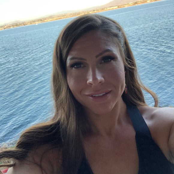 Meet your Posher, Stephanie - Picture 11 of 11